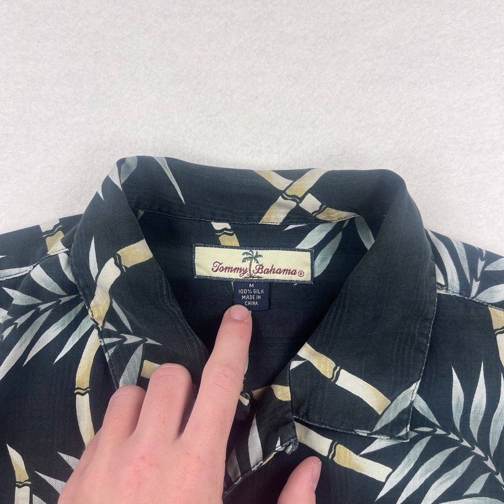 Tommy Bahama Mens Silk Bamboo Palm Print Camp Shirt Black Short Sleeve Medium - Picture 3 of 8